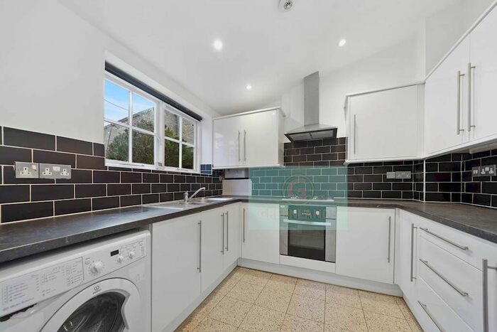 2 Bedroom Flat To Rent In Bethnal Green Road, Bethnal Green, E2