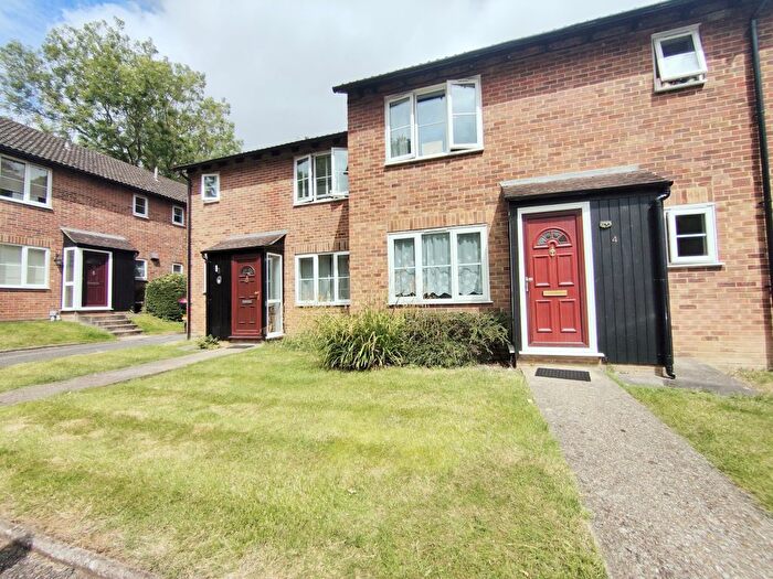 2 Bedroom Maisonette To Rent In Badgers Copse, Orpington, BR6
