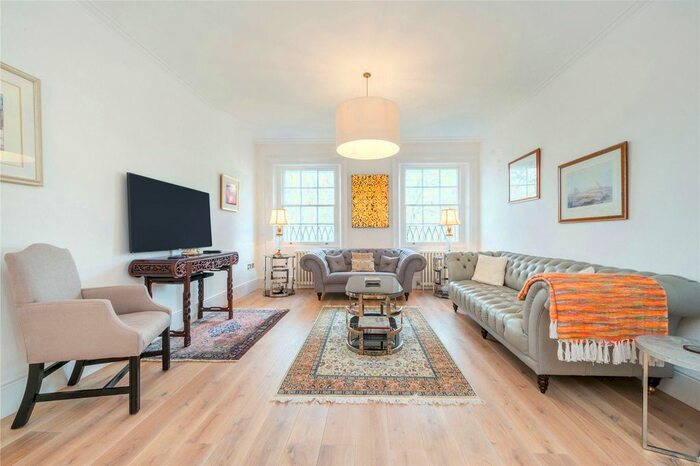 3 Bedroom Flat To Rent In Gloucester Square, Connaught Village, W2