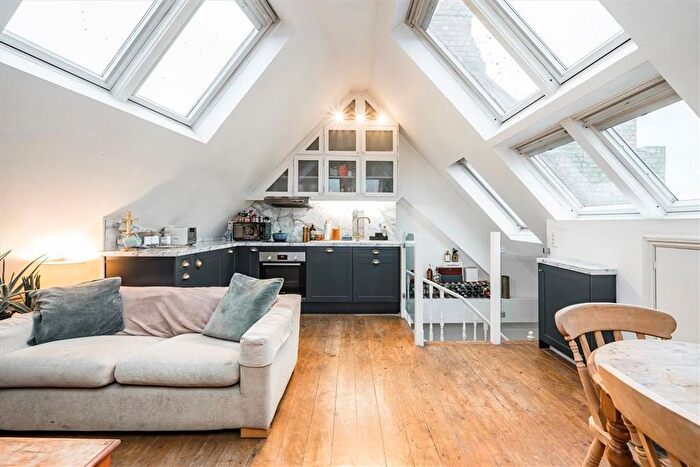 3 Bedroom Flat For Sale In Fulham Palace Road, London, SW6