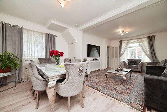 3 Bedroom Semi-Detached House For Sale In Ormerod Road, Hull, HU5