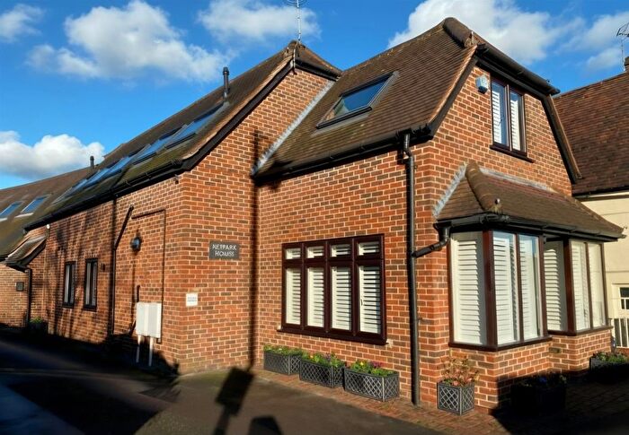 2 Bedroom Flat For Sale In High Street, Ripley, GU23