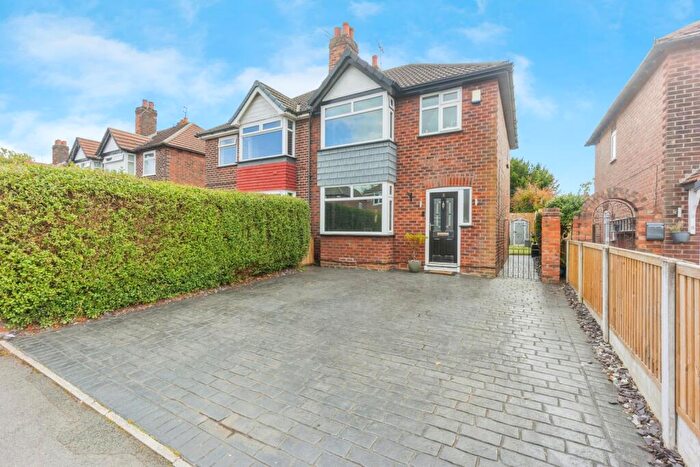 3 Bedroom Semi-Detached House For Sale In Ennerdale Road, Stockport, Cheshire, SK1