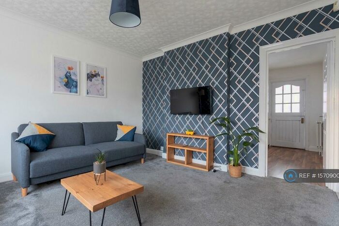 3 Bedroom Semi-Detached House To Rent In Oldroyds Crescent, Leeds, LS11