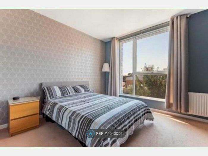 1 Bedroom Flat To Rent In Stanley Road, London, W3