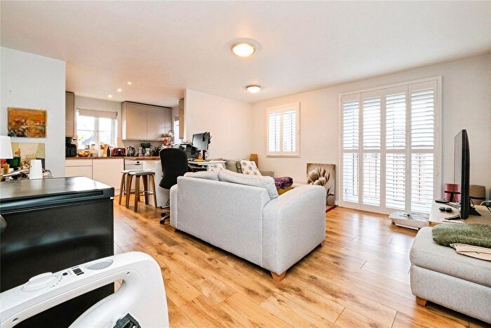 2 Bedroom Flat For Sale In Coniston Avenue, Purfleet-On-Thames, Essex, RM19