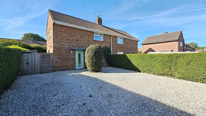 3 Bedroom Semi-Detached House For Sale In Hill Drive, Bingham, NG13