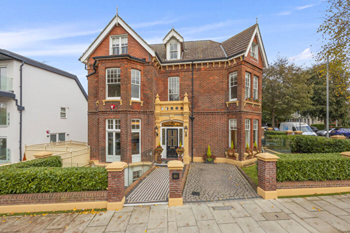 2 Bedroom Apartment To Rent In Wilbury Avenue, Hove, BN3