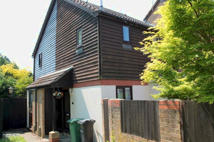 1 Bedroom Semi-Detached House To Rent In Parsons Close, Horley, RH6