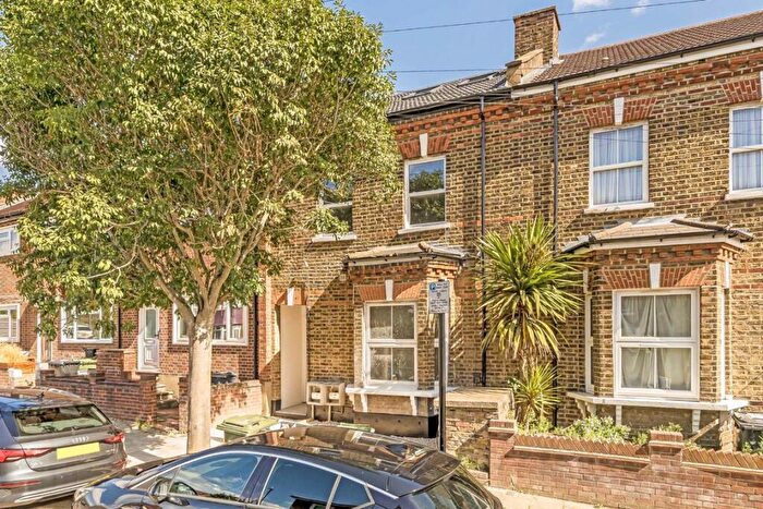3 Bedroom Flat For Sale In Thurlow Hill, Streatham, SE21