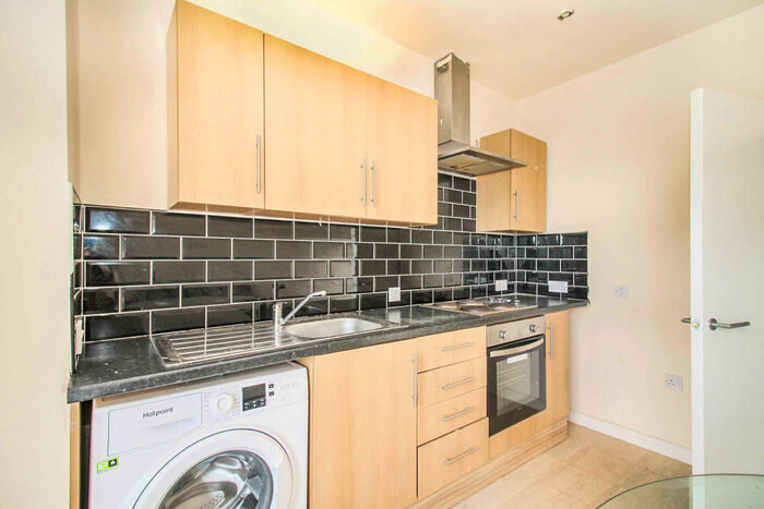 2 Bedroom Apartment To Rent In Killinghall Road, Bradford, BD3