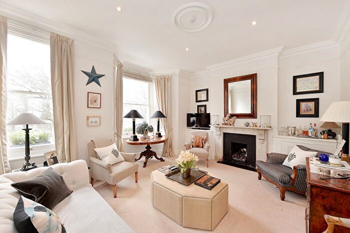 3 Bedroom Flat To Rent In Uverdale Road, Chelse, London, SW10