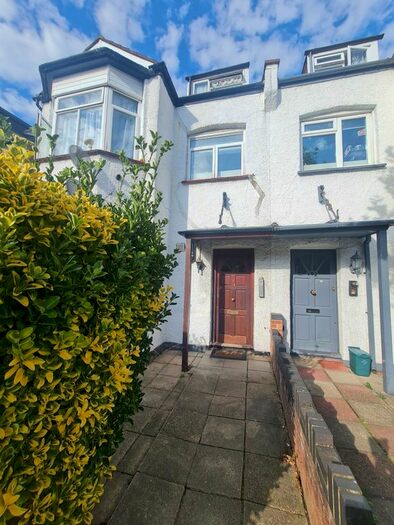 Studio To Rent In Melrose Avenue, Willesden Green, NW2