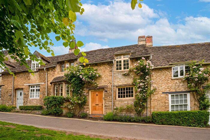 3 Bedroom Town House To Rent In Donnington House, The Hill, Burford, OX18