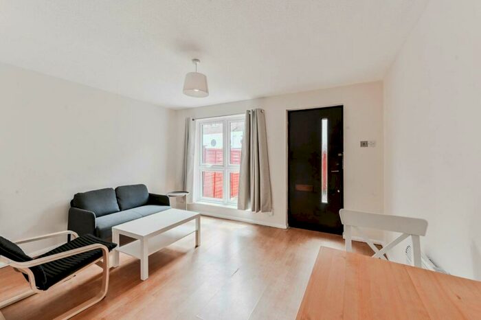 1 Bedroom Flat To Rent In Cleveland Way, Tower Hamlets, London, E1