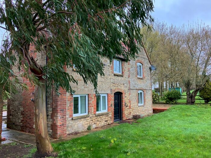 2 Bedroom Cottage To Rent In Wheatley Road, Oxford, OX44