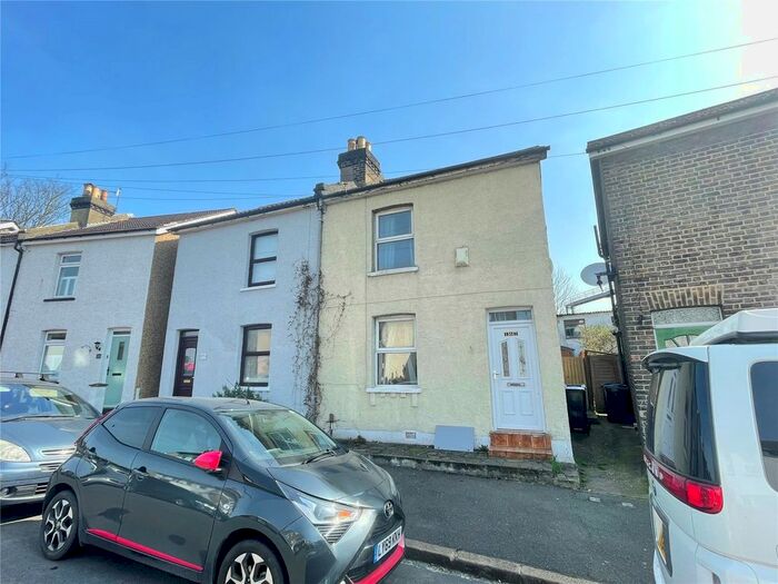 3 Bedroom Semi-Detached House To Rent In Bynes Road, South Croydon, Surrey, CR2