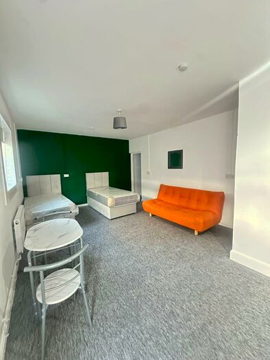 Studio To Rent In Crown Lane, London, N14