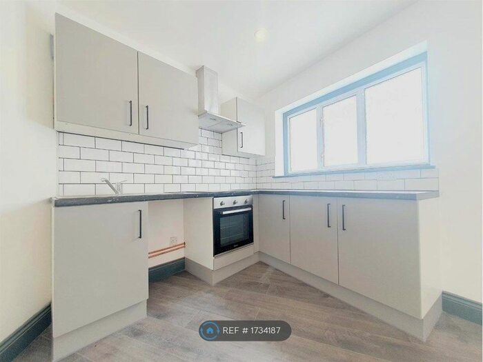1 Bedroom Flat To Rent In Cross Road, London, KT20