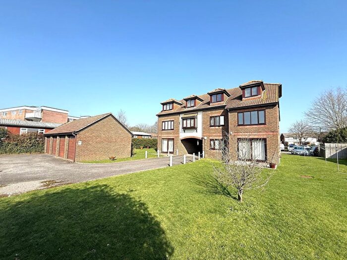 1 Bedroom Flat To Rent In Martine Court, - Wimborne Road, Poole, BH15