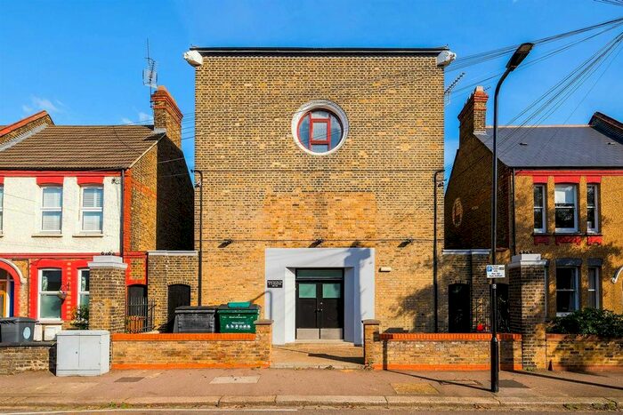 Studio To Rent In Bloxhall Road, Leyton, E10