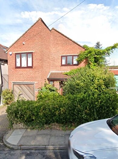 4 Bedroom Detached House For Sale In Park Way, Enfield, Greater London, EN2