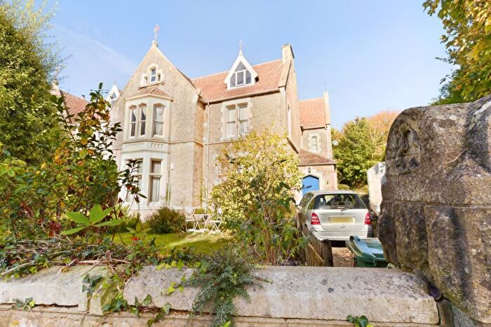 2 Bedroom Apartment For Sale In Castle Road, Clevedon, North Somerset, BS21