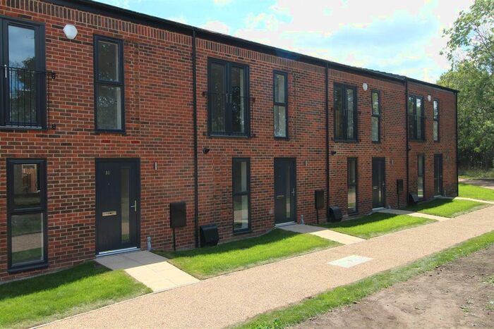 3 Bedroom Terraced House To Rent In Ribot Walk, Salford, M6