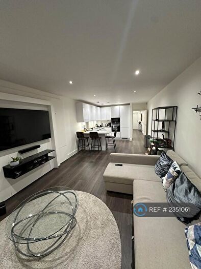 2 Bedroom Flat To Rent In Ballards Way, Croydon, CR0