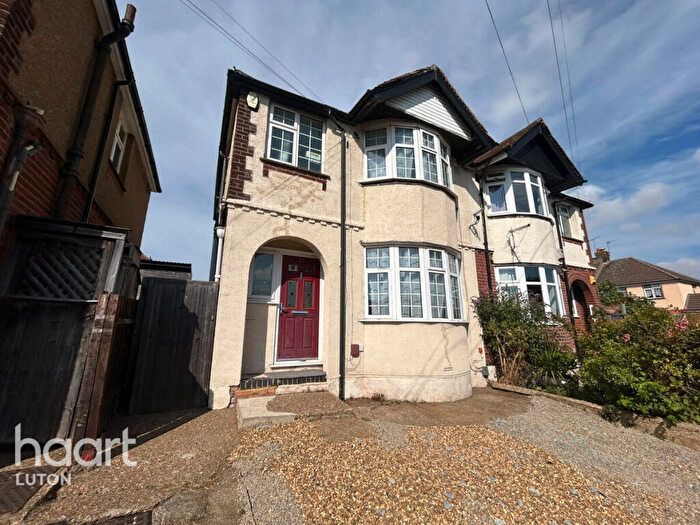 3 Bedroom Semi Detached House To Rent In Taunton Avenue, Luton, LU2
