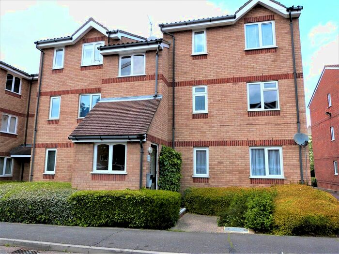 1 Bedroom Flat To Rent In Howard Close, Waltham Abbey, EN9