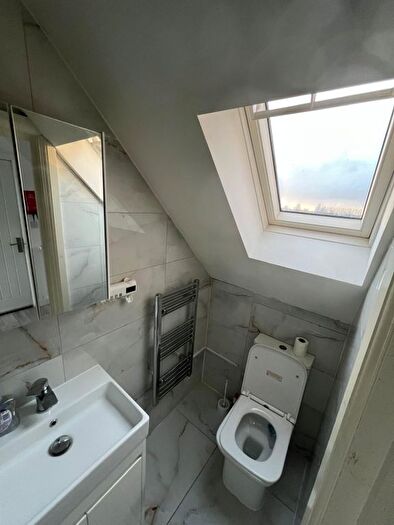 Studio To Rent In Lodge Avenue, Dagenham, RM8