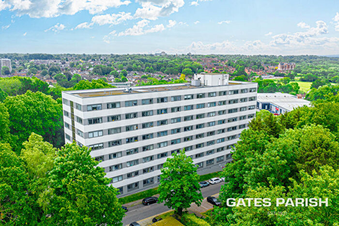 2 Bedroom Flat For Sale In Hubert Road, Brentwood, CM14