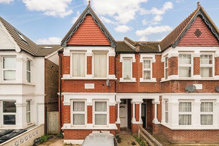 1 Bedroom Flat For Sale In Melbourne Avenue, West Ealing, W13