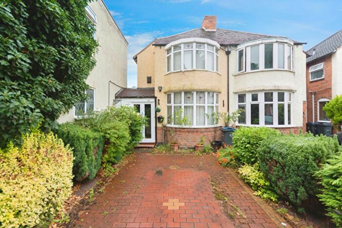 3 Bedroom Semi-Detached House For Sale In Westley Road, Birmingham, West Midlands, B27