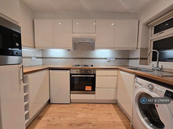 Studio To Rent In September Way, Stanmore, HA7