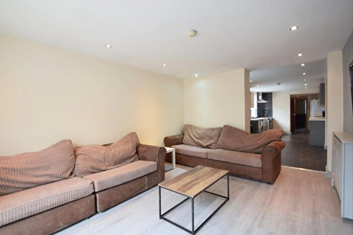 7 Bedroom House To Rent In North Road, Cardiff, CF10