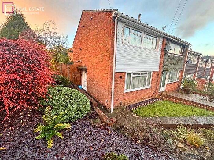 3 Bedroom End Terrace House For Sale In Lawn Close, Chatham, ME4