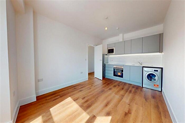 2 Bedroom Apartment To Rent In Chantal House - High Beech Road, Loughton, IG10