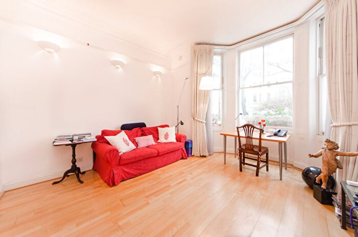 2 Bedroom Flat To Rent In Colville Gardens, Notting Hill, W11