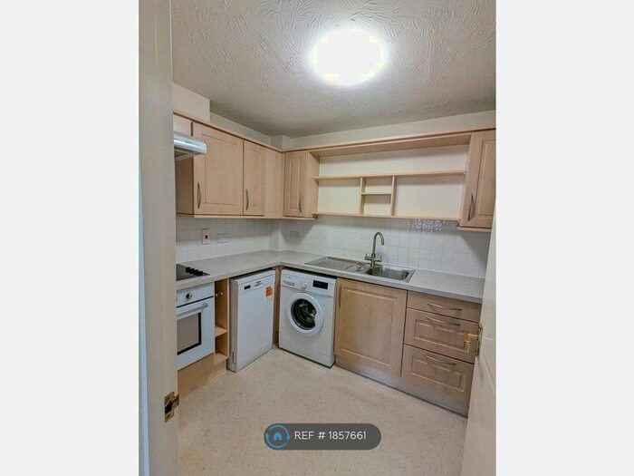 2 Bedroom Flat To Rent In Turing Drive, Bracknell, RG12