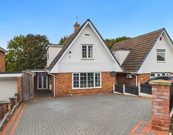 3 Bedroom Detached House For Sale In Torkard Drive, Nottingham, NG5