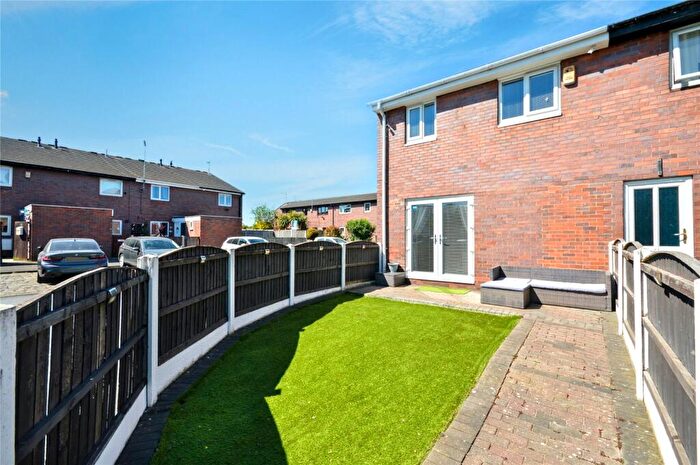 3 Bedroom End Of Terrace House For Sale In Sussex Green, Hunslet, Leeds, LS10
