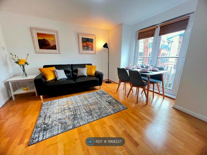 2 Bedroom Flat To Rent In Tytler Court, Edinburgh, EH8