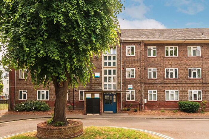 2 Bedroom Flat To Rent In Howland Estate, Canada Water, SE16