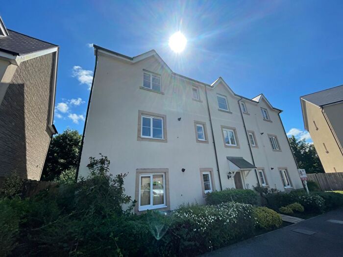 2 Bedroom Flat To Rent In Trelowen Drive, Penryn, TR10