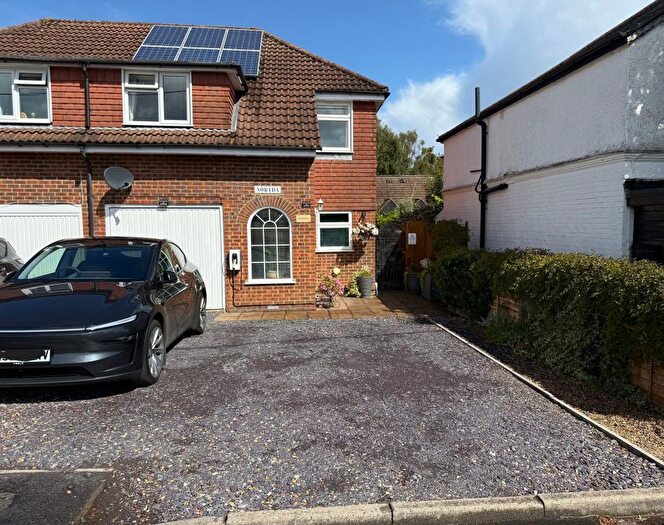 4 Bedroom Semi-Detached House For Sale In Hendon Road, Bordon, Hampshire, GU35