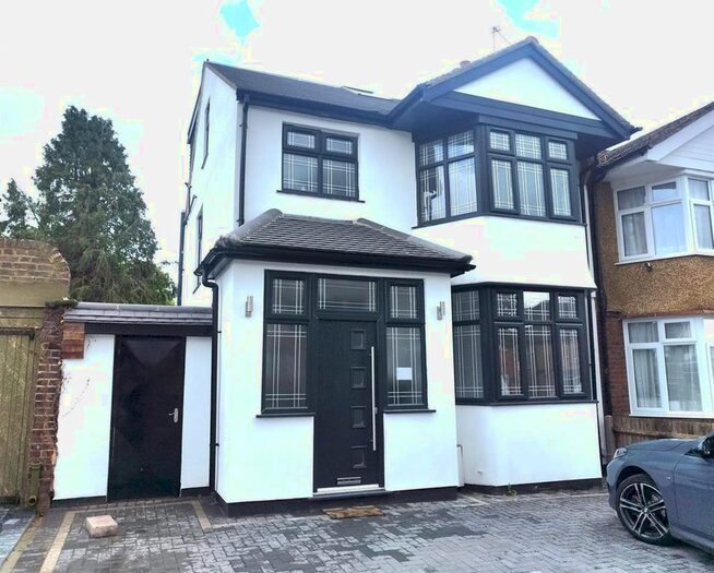 5 Bedroom Semi-Detached House To Rent In College Hill Road, Harrow Weald, Harrow, HA3