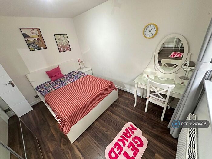 1 Bedroom Flat To Rent In Harling Court, London, SW11