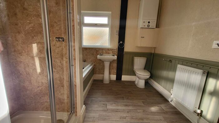 2 Bedroom Flat To Rent In Hills View, Barnstaple, EX32